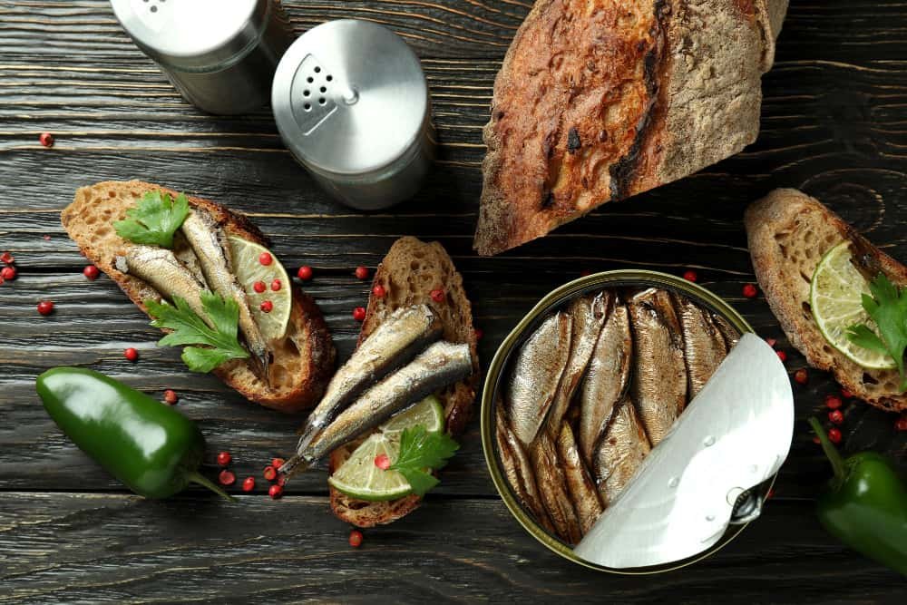 Concept de collation savoureuse avec sardines
