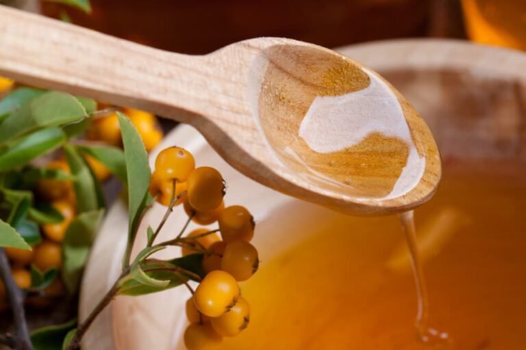 Miel et baies qui coule